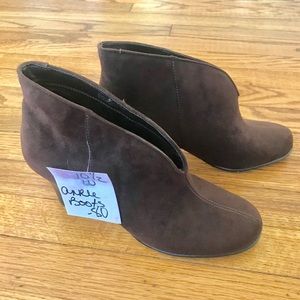 NWT A2 by Aerosoles Gravity Ankle booties
